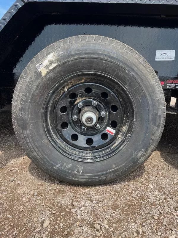 x Load Trail Equipment
