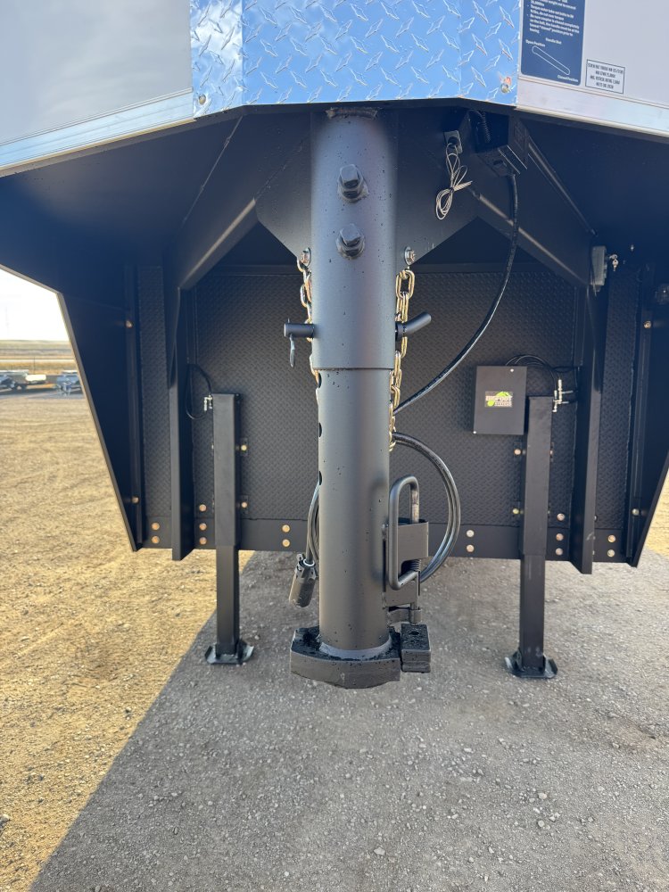 8.5'x32' AERO Enclosed Cargo