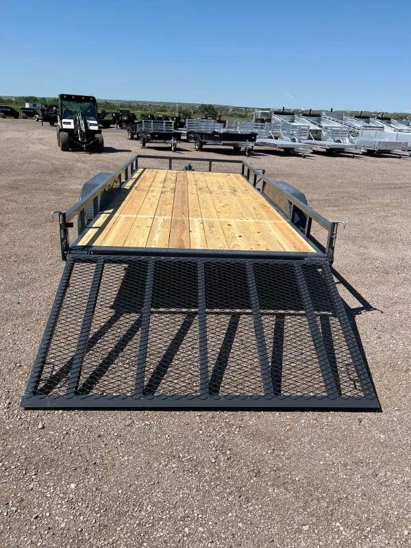 x Lamar Trailers Utility