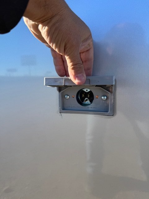 8.5'x18' NEO Trailers Enclosed Cargo