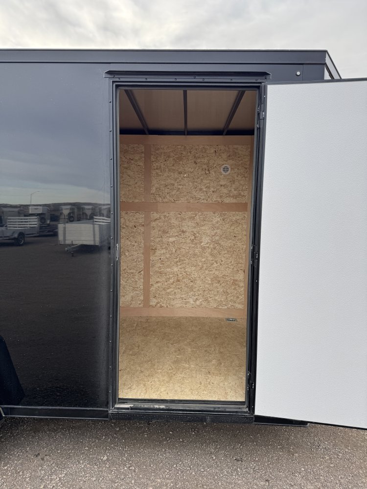 6'x12' Cross Enclosed Cargo
