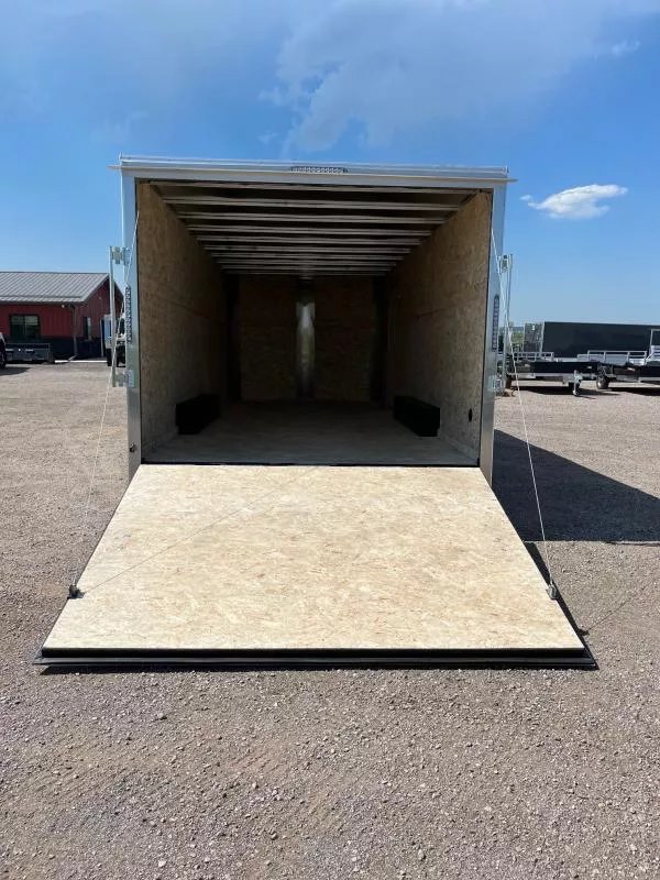 x R & M Mfg. Inc Enclosed Cargo