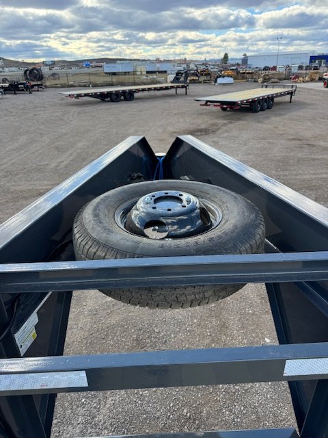 102"x36' Lamar Trailers Equipment