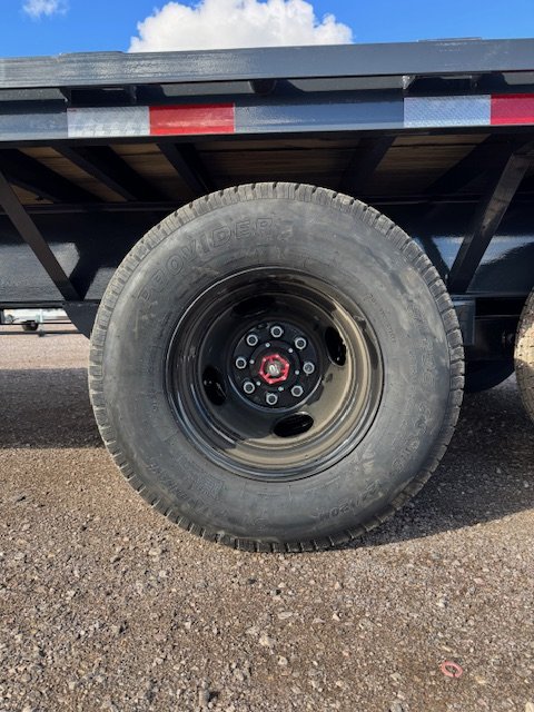 102"x36' Lamar Trailers Equipment