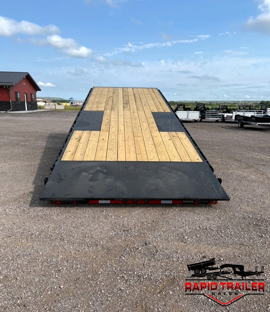 x Load Trail Equipment