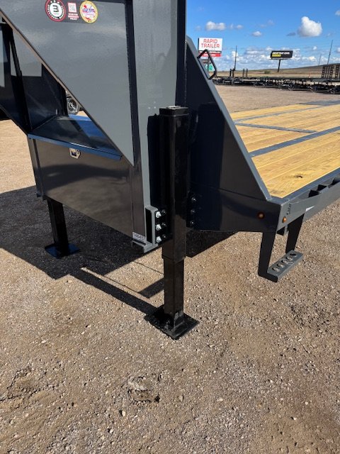 102"x36' Lamar Trailers Equipment