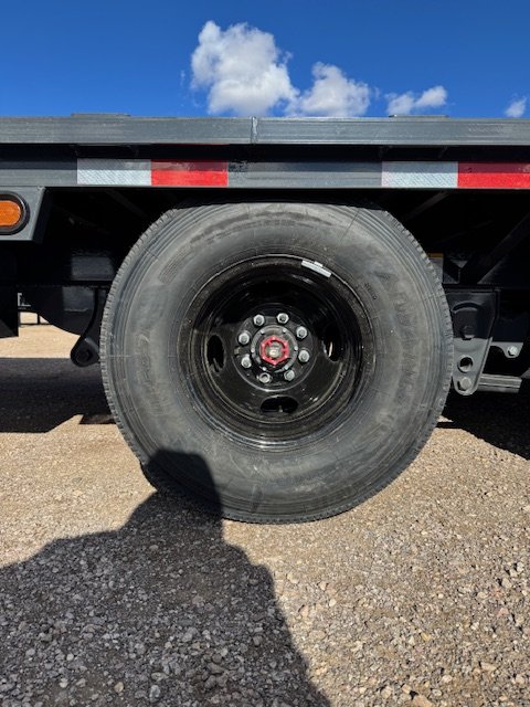 102"x36' Lamar Trailers Equipment