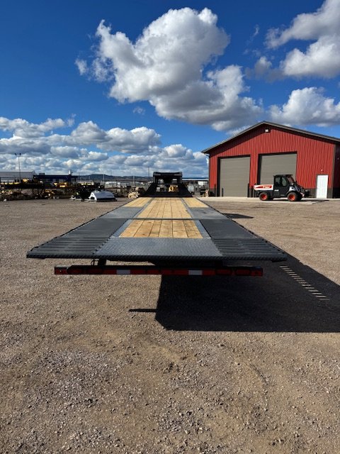 102"x36' Lamar Trailers Equipment