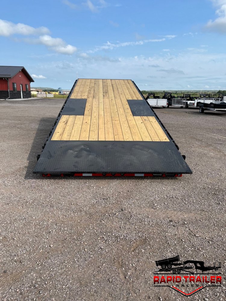 x Load Trail Equipment