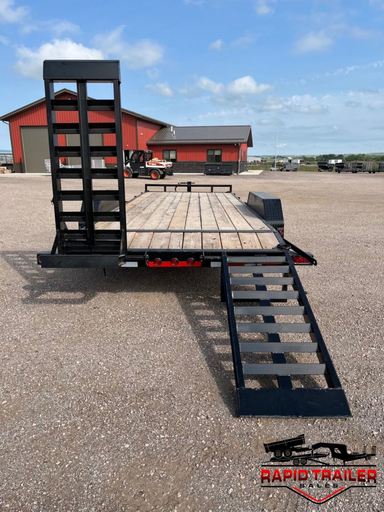 x Load Trail Equipment