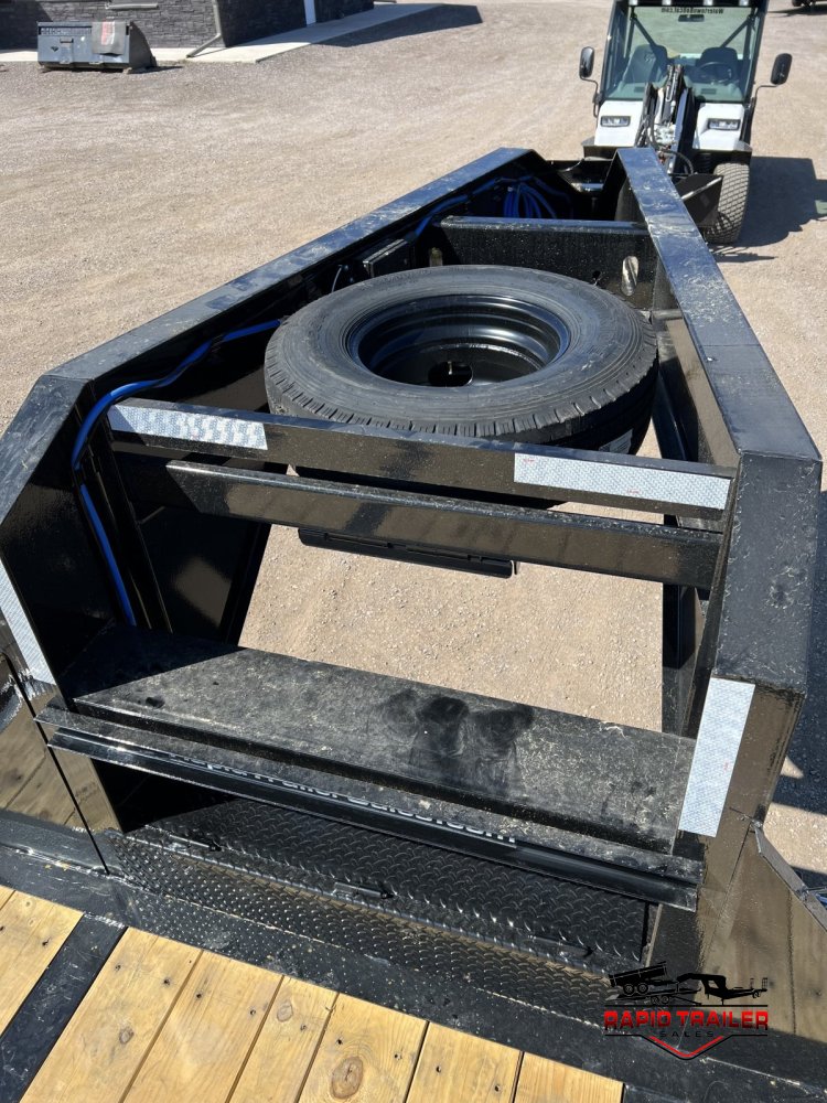 102"x32' Load Trail Equipment