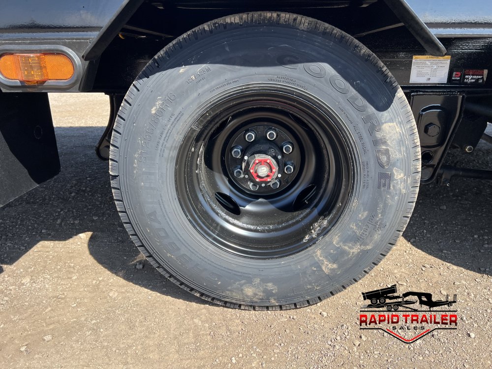 102"x32' Load Trail Equipment
