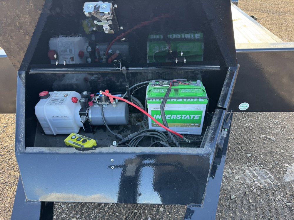 x Load Trail Equipment