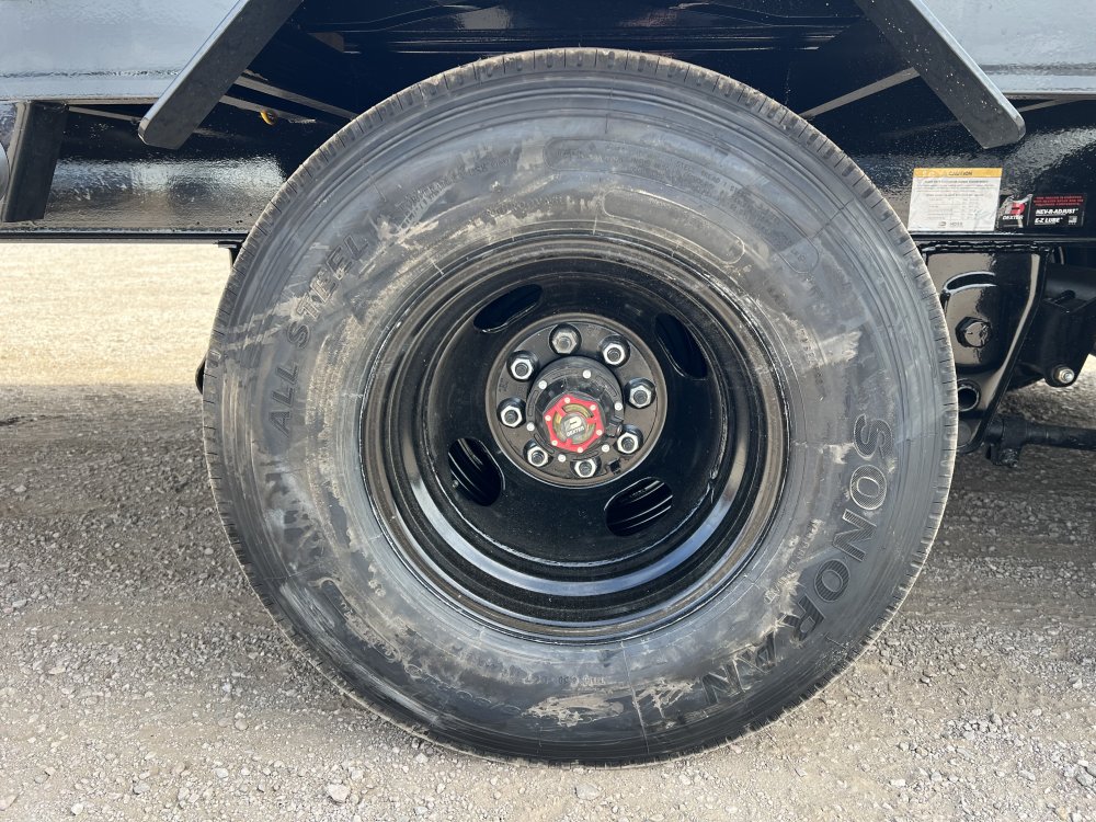 102"x32' Load Trail Equipment