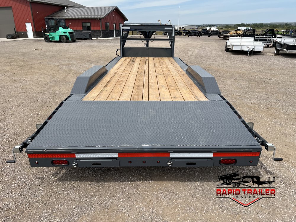 102"x24' Lamar Trailers Equipment
