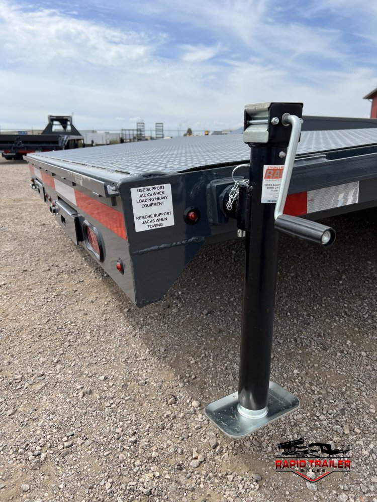 102"x24' Lamar Trailers Equipment