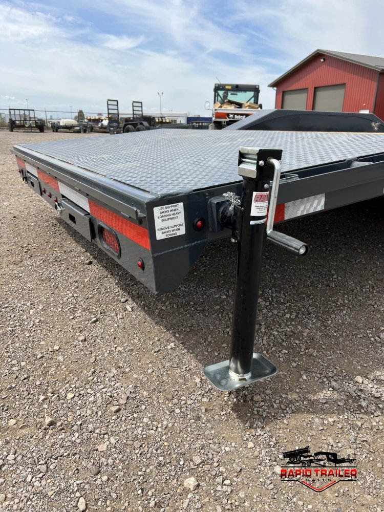102"x28' Lamar Trailers Equipment