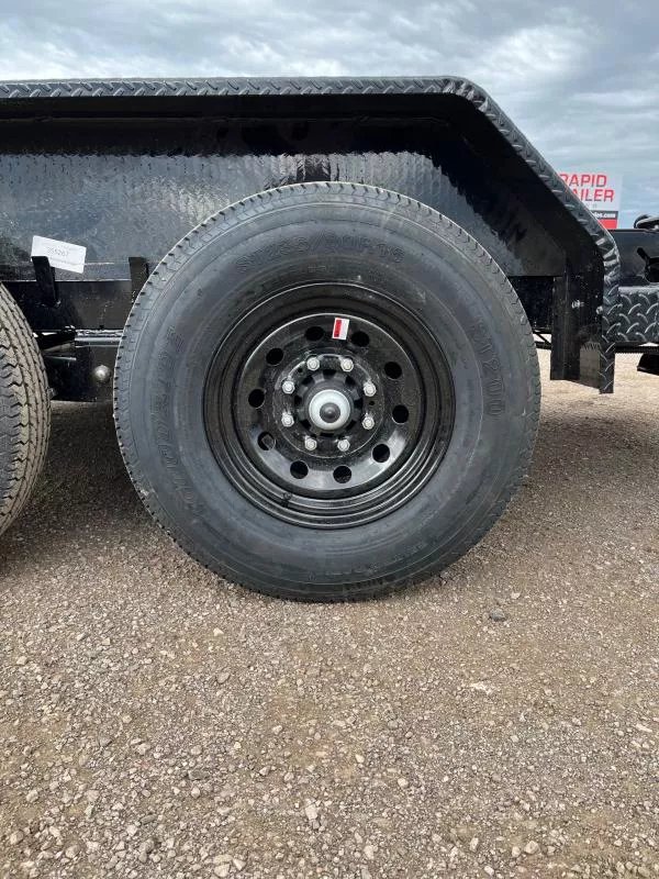 x Load Trail Equipment