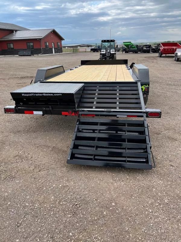 x Load Trail Equipment