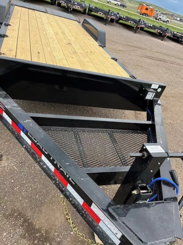 x Load Trail Equipment