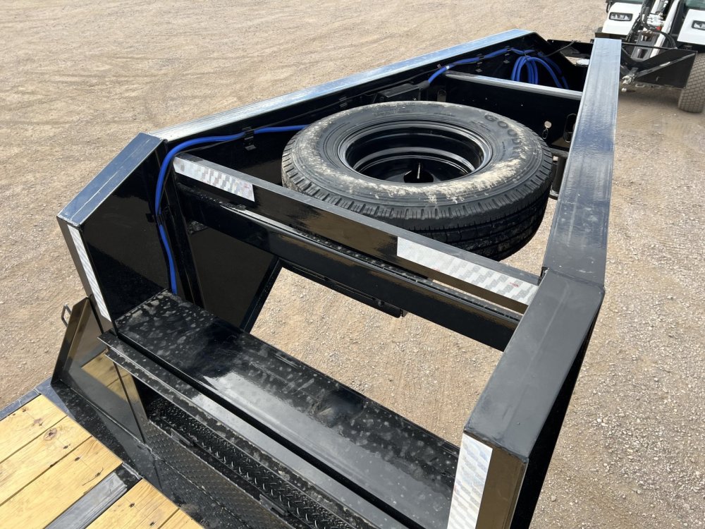 102"x32' Load Trail Equipment
