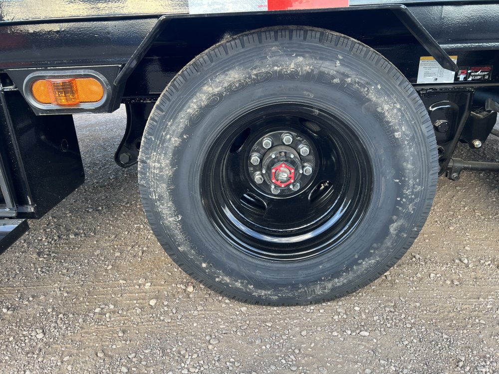 102"x32' Load Trail Equipment