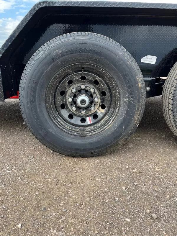 x Load Trail Equipment