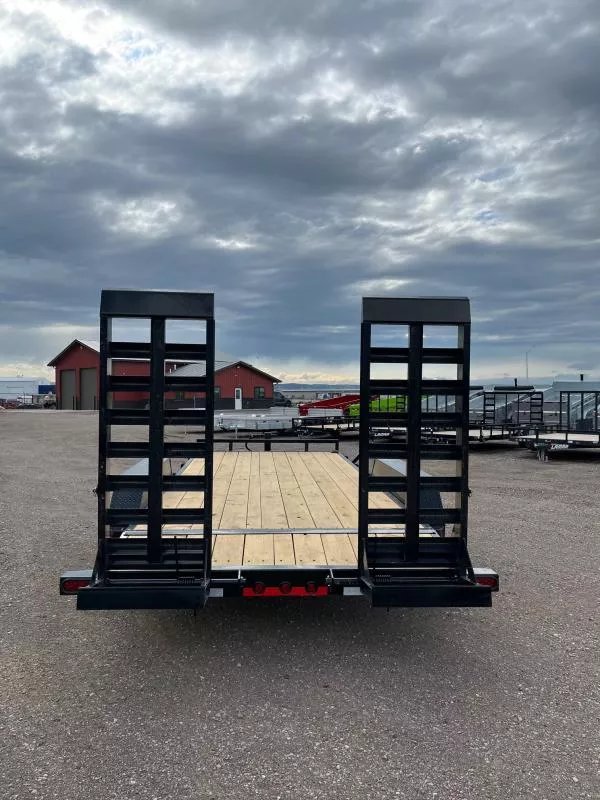 x Load Trail Equipment