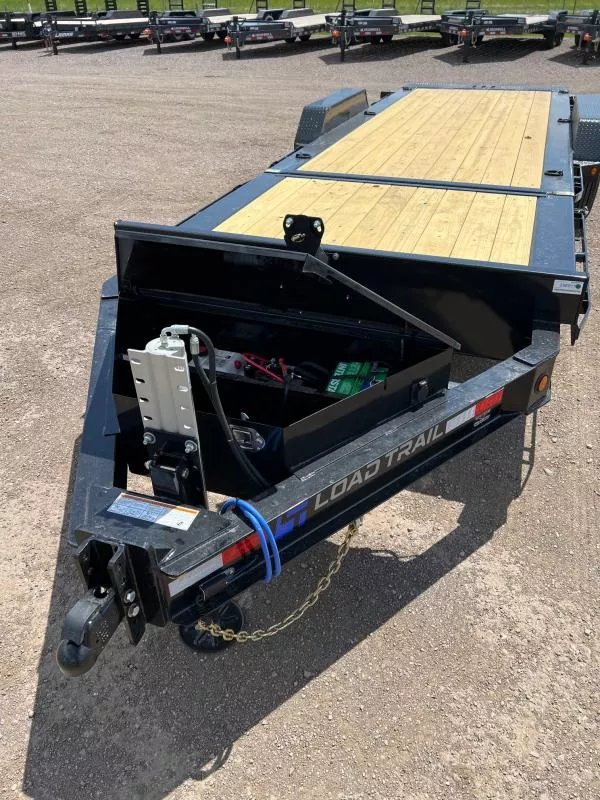 x Load Trail Equipment