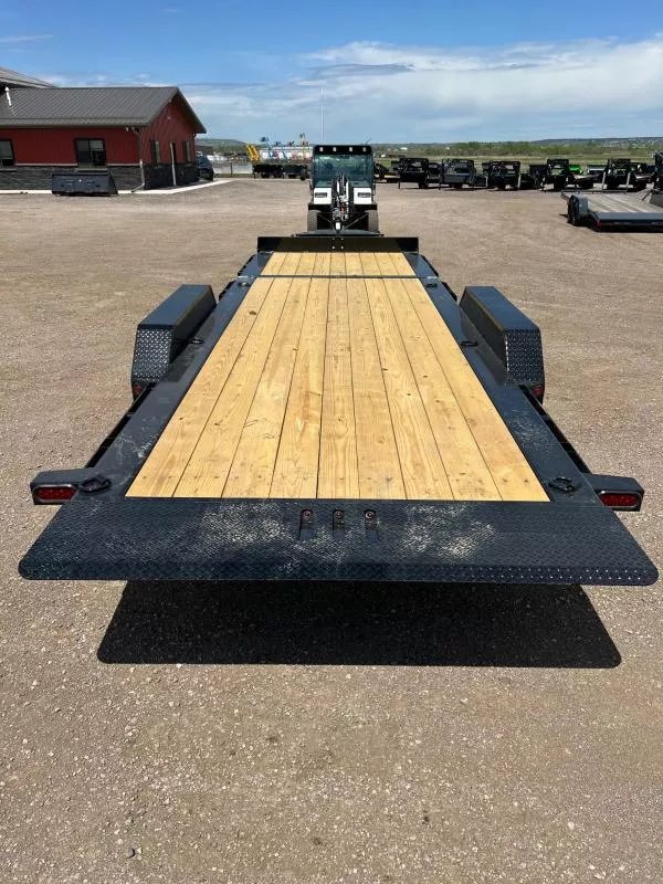 x Load Trail Equipment