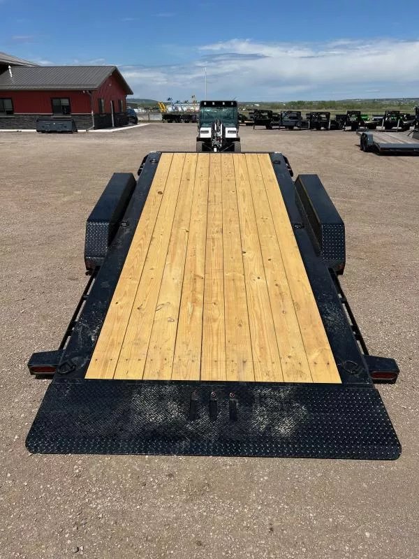 x Load Trail Equipment
