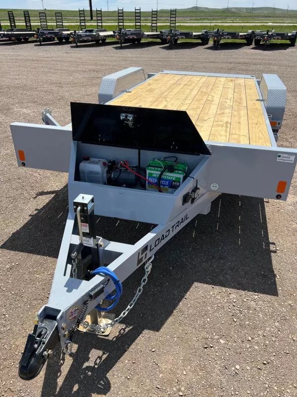 x Load Trail Equipment