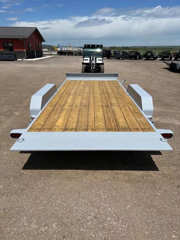 x Load Trail Equipment