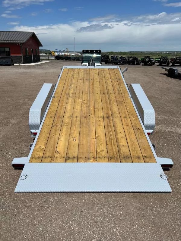 x Load Trail Equipment