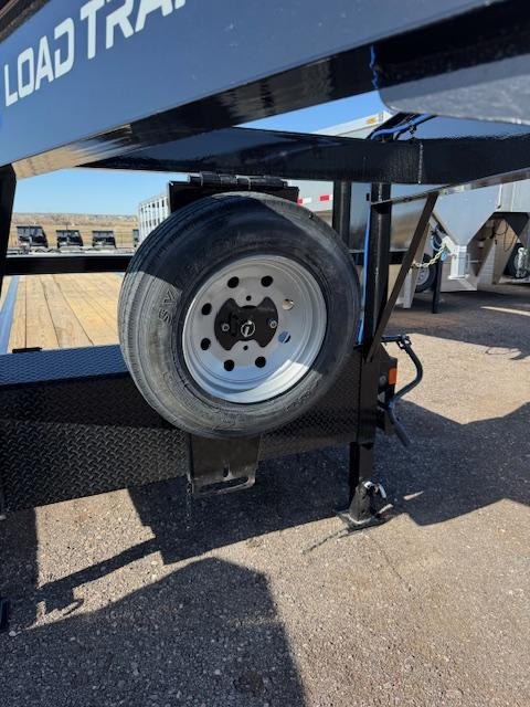 x Load Trail Equipment
