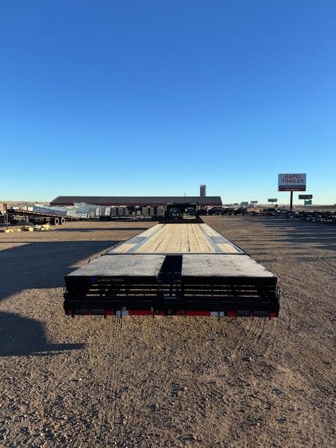 x Load Trail Equipment