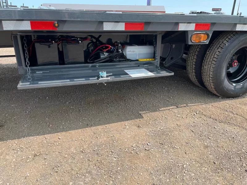x Lamar Trailers Equipment
