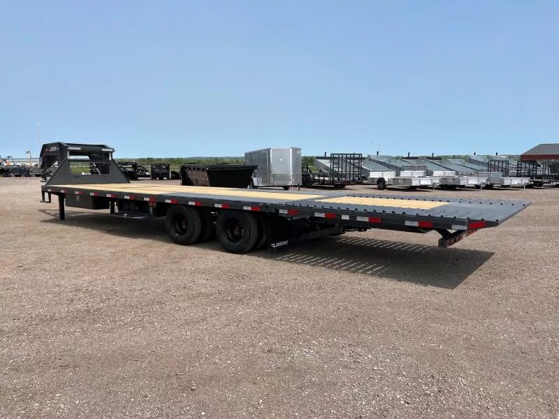 x Lamar Trailers Equipment