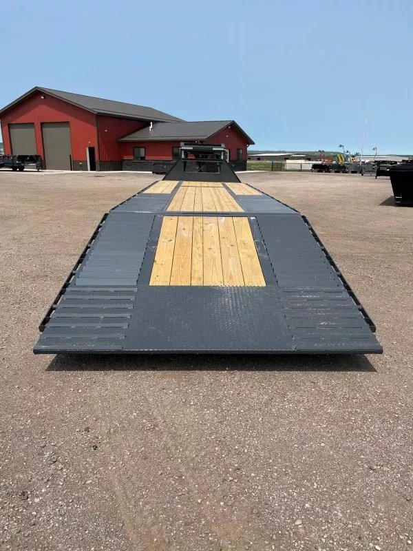 x Lamar Trailers Equipment