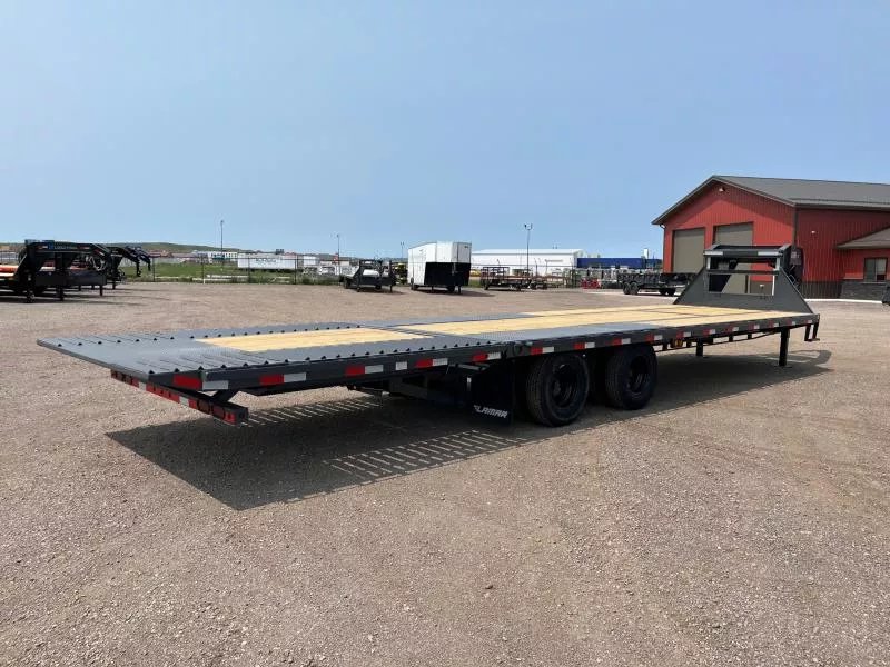x Lamar Trailers Equipment