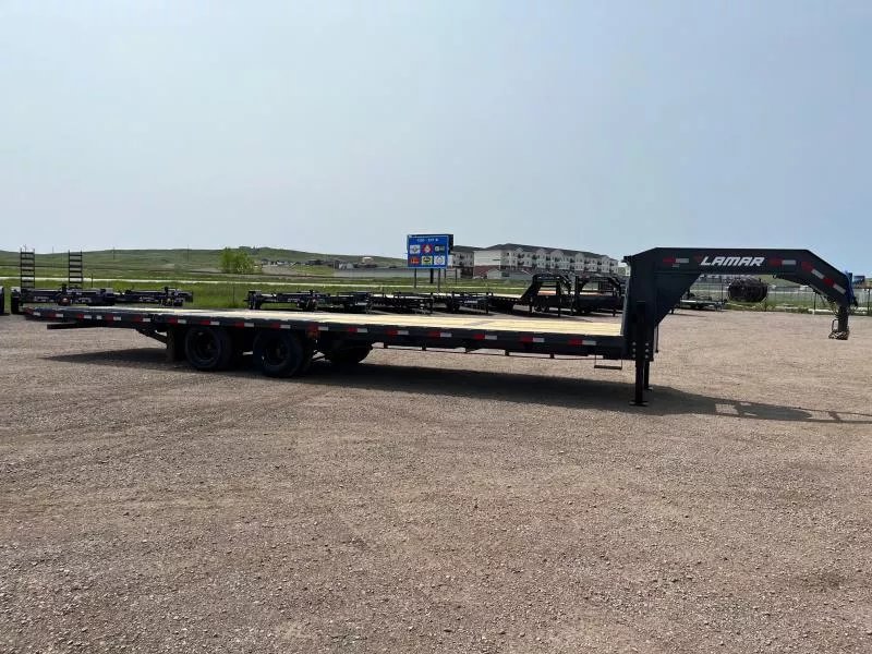 x Lamar Trailers Equipment