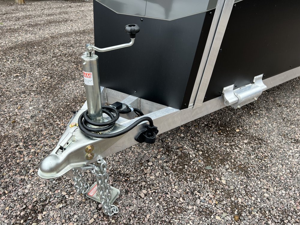 7.5'x23' NEO Enclosed Cargo