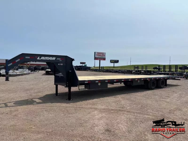 x Lamar Trailers Equipment