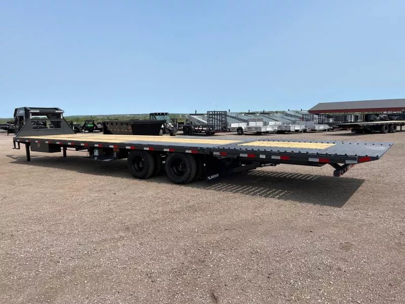 x Lamar Trailers Equipment