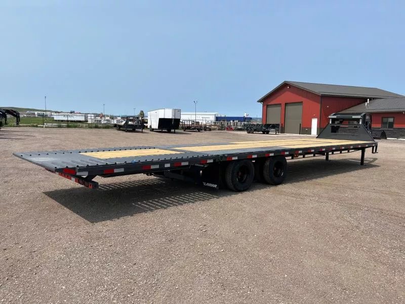 x Lamar Trailers Equipment