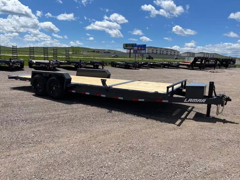 x Lamar Trailers Equipment