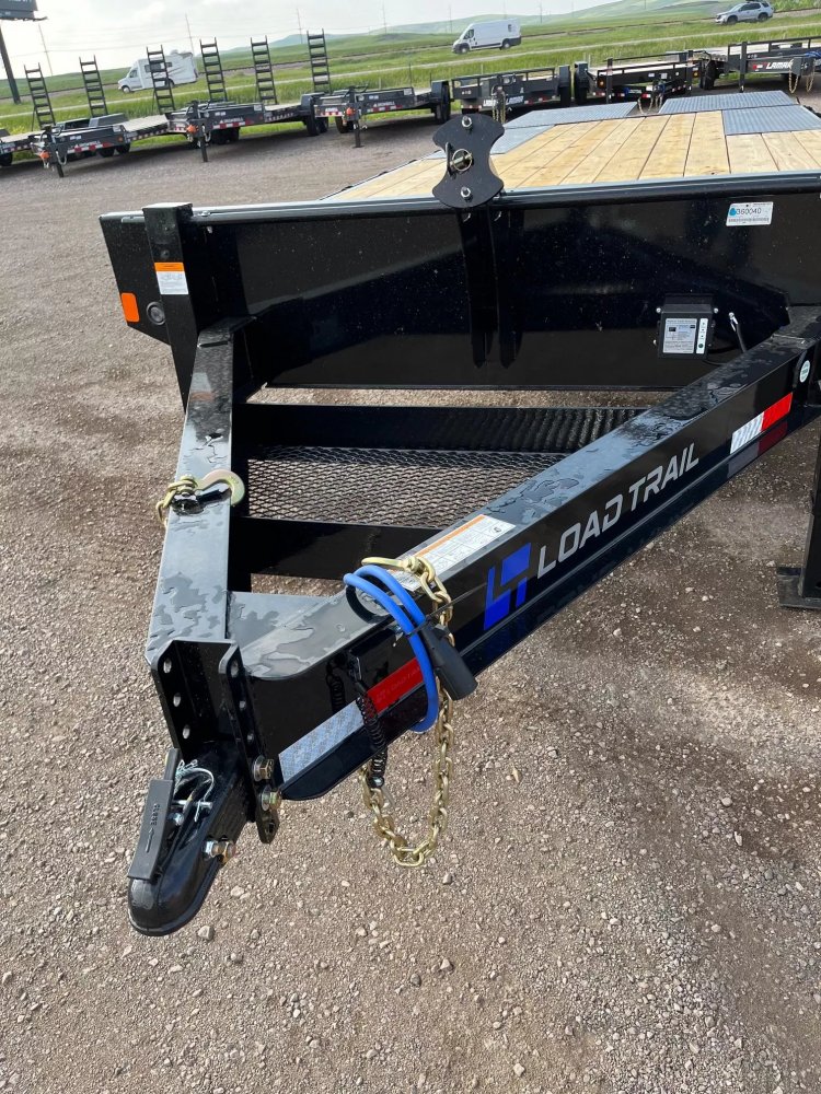 x Load Trail Equipment