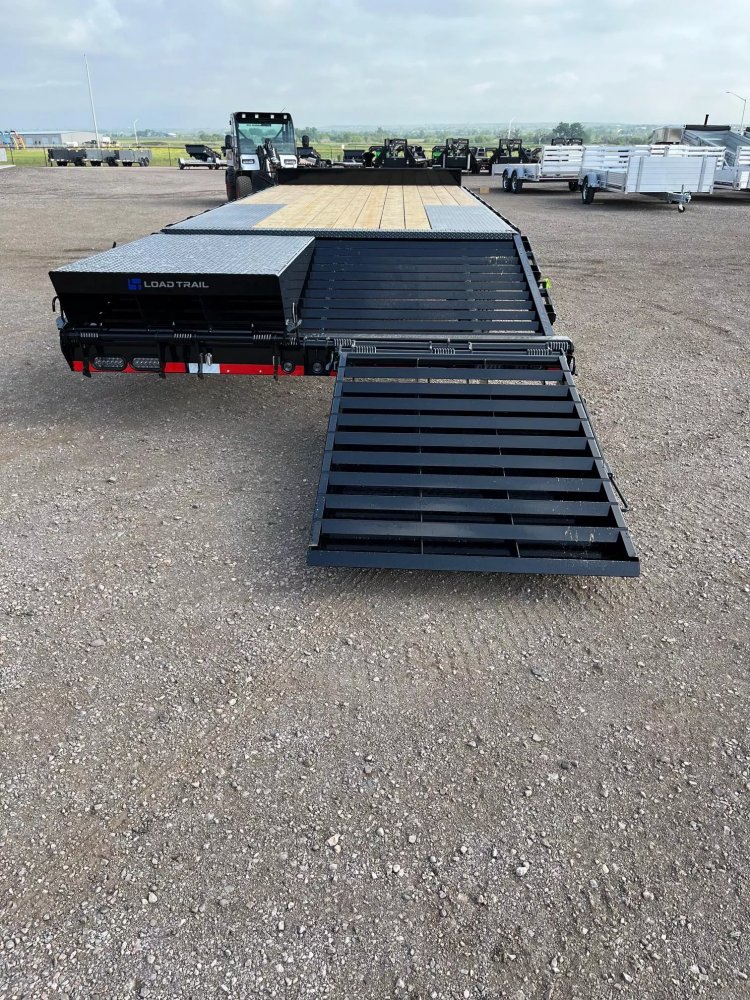 x Load Trail Equipment