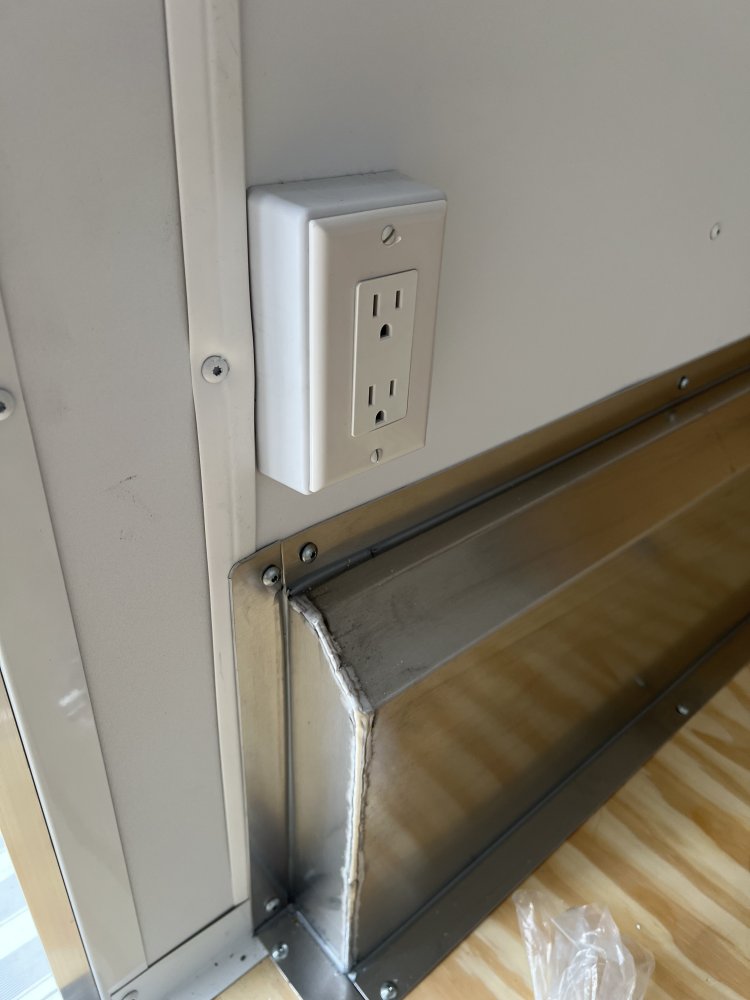 7.5'x12' NEO Enclosed Cargo