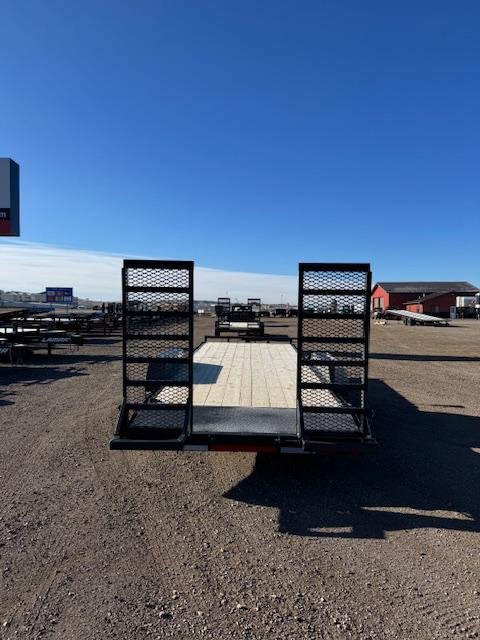 x Lamar Trailers Equipment